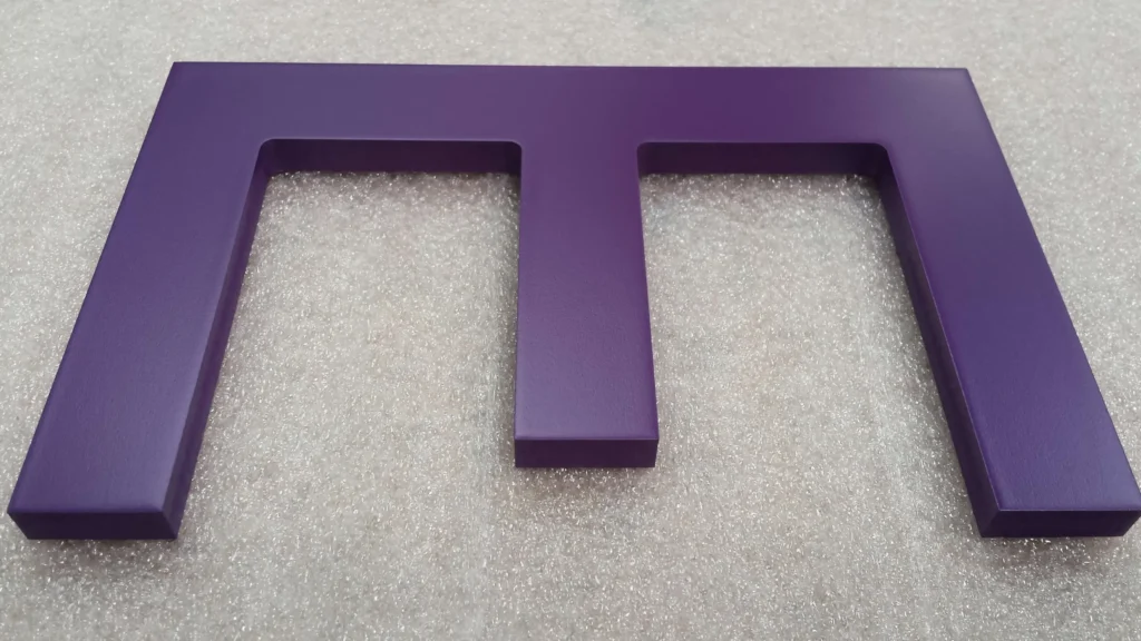 lettre pvc laquée coloris violet