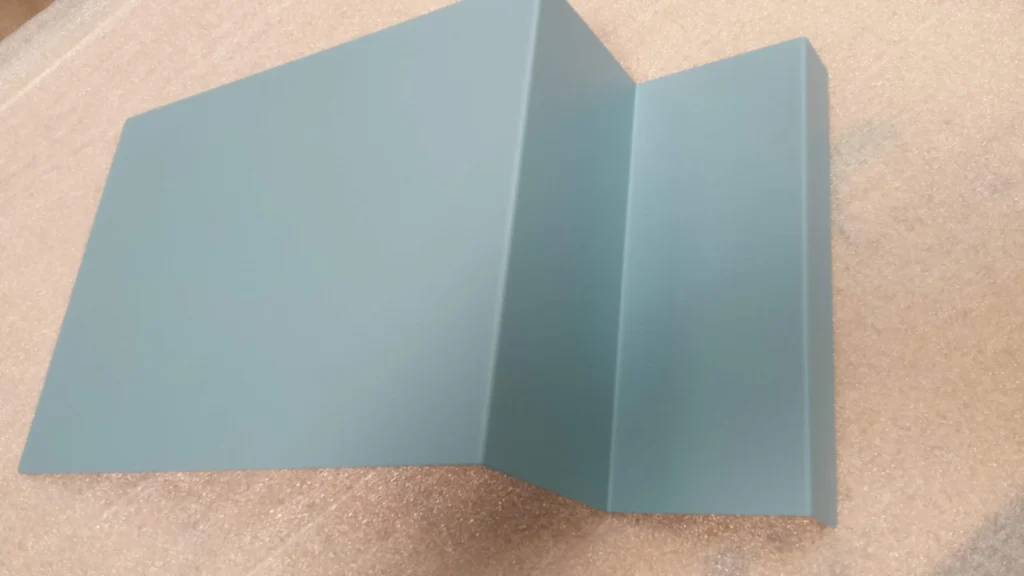 pliage alu laqué en peinture liquide car coloris Pantone bleu