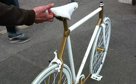 thermolaquage vélo coloris or et blanc