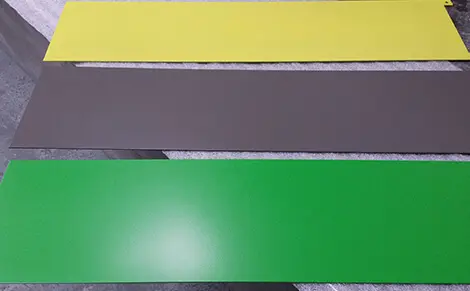 plaques alu thermolaquées coloris jaune, gris et vert