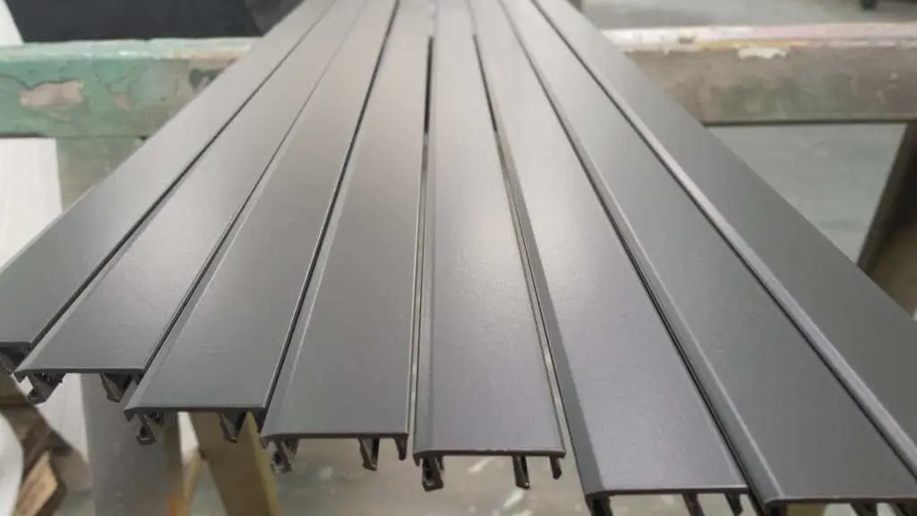 profils capots alu thermolaqué coloris noir mat